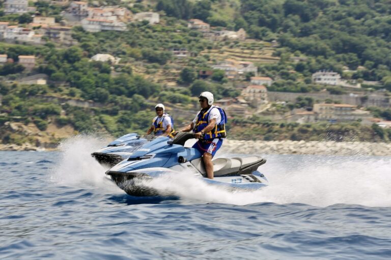 Le moto d’acqua della Polizia vigilano sul litorale messinese. Quattro persone sanzionate