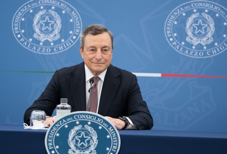 Il premier Draghi dice sì all’obbligo vaccinale ed alla terza dose. Intanto l’estensione del Green pass