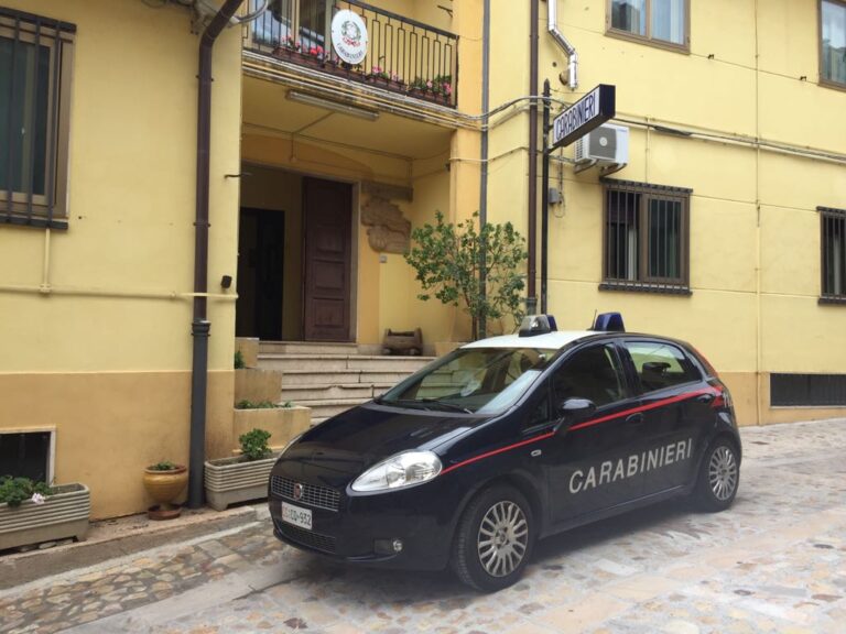 Danneggia 8 auto parcheggiate con un oggetto appuntito, denunciato un uomo a Mistretta