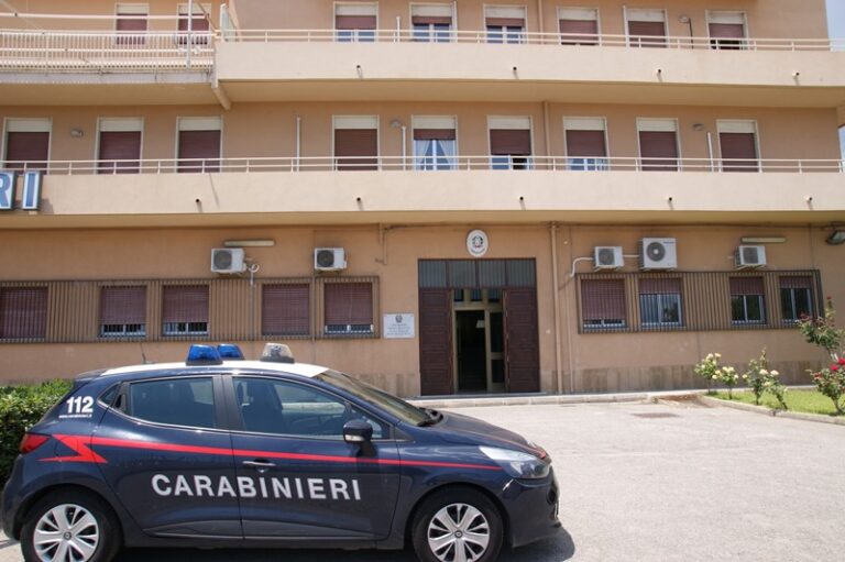 E’ ai domiciliari, ma i Carabinieri lo trovano in una sala scommesse: arrestato messinese
