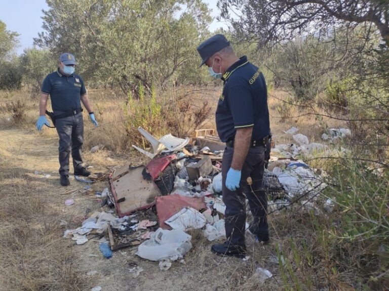 Partinico, scoperta e sequestrata discarica abusiva. Denunciato proprietario del terreno