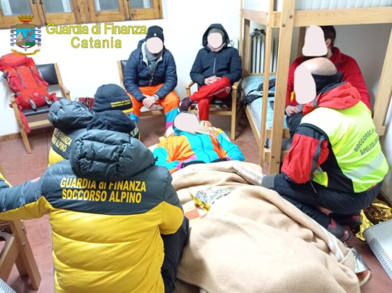 Bloccati a quota 2.900 metri sull’Etna, salvati tre giovani escursionisti