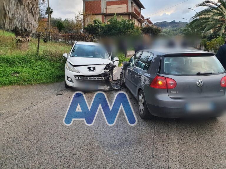 Librizzi, scontro tra due auto. Un ferito