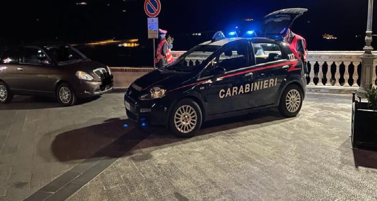 Ruba un’auto tra San Fratello e Acquedolci, sfonda il cancello e fugge, giovane arrestato in flagranza