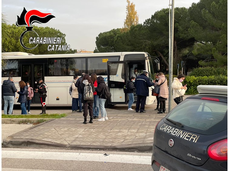 Controlli sull’autobus a Paternò, sanzionati in 4 privi di Green Pass. Multato anche l’autista