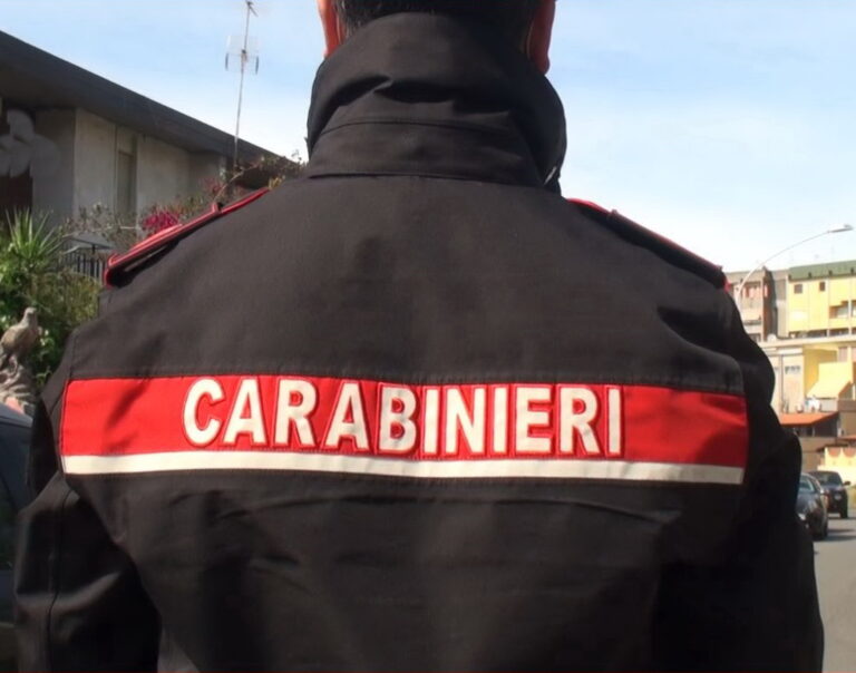 Catania, 14enne ceduta al suo “padrino di cresima” per denaro e cibo. 3 arresti