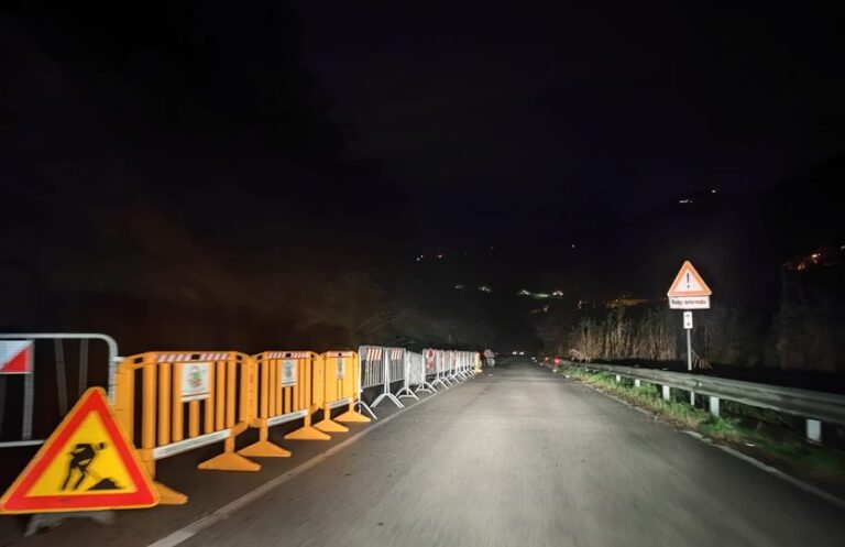 Sant’Angelo di Brolo, frana sulla scorrimento veloce in località Giardino. Transito su una sola corsia