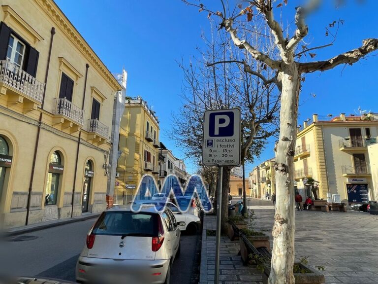 Sant’Agata Militello, lotta alla sosta selvaggia. In dirittura d’arrivo la gestione esterna degli stalli blu