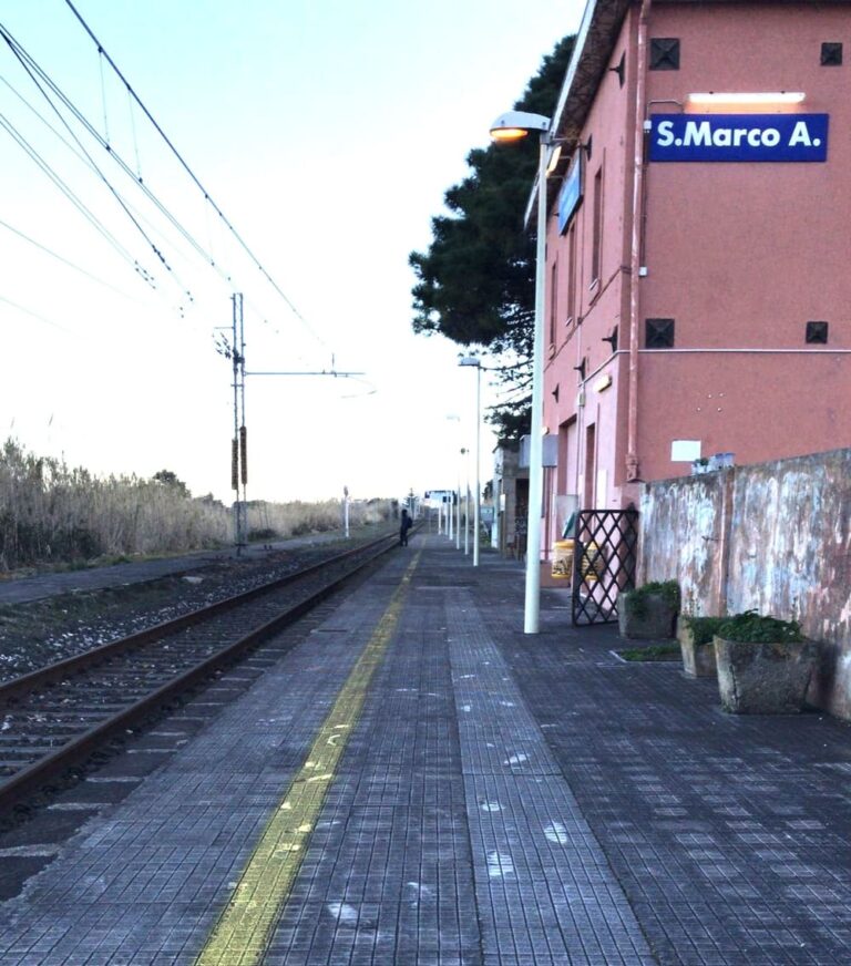 Traffico ferroviario in tilt per un corto circuito a S. Agata Militello. Comitato pendolari Ciufer: “Bus sostitutivi in ritardo”