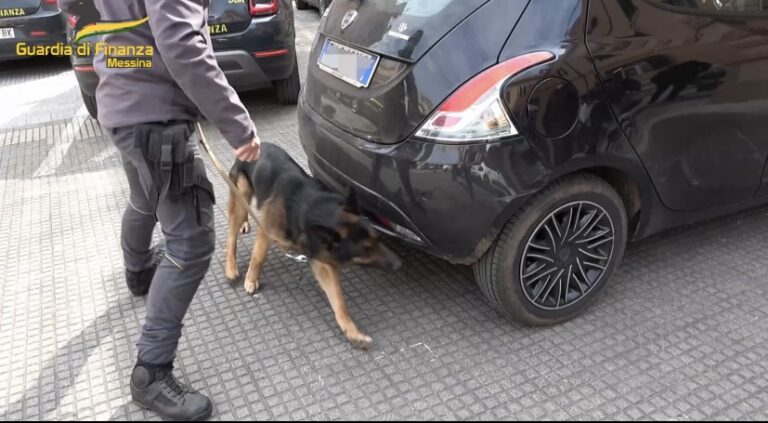 Trasportavano cocaina sui traghetti, tre arresti a Messina