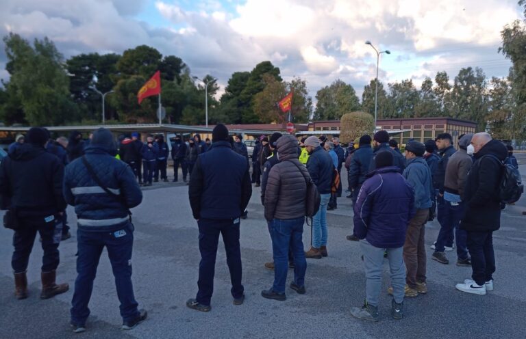 San Filippo del Mela – Tensione alla centrale A2a: scioperano i lavoratori delle aziende dell’indotto