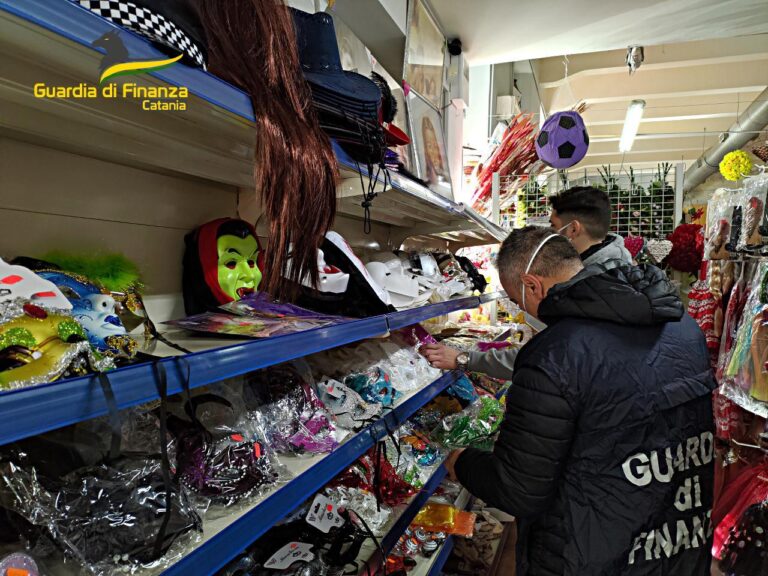 Catania, abiti e accessori contraffatti e giocattoli non sicuri. Sequestrati oltre 3.000 articoli