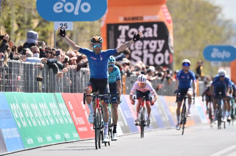 Due siciliani davanti a tutti alla seconda tappa del Giro di Sicilia: vince Caruso davanti a Nibali