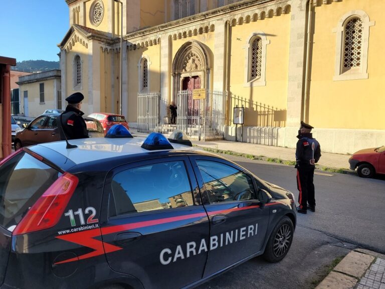 Messina, spaccio ed estorsione, arrestate tre persone