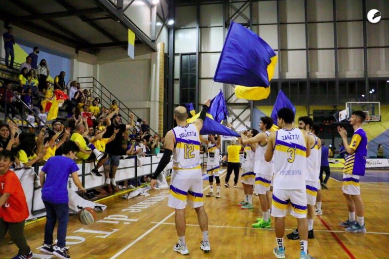 Basket – Torrenova chiude la stagione davanti al suo pubblico. Passa il turno la corazzata Roseto