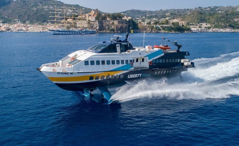 Trasporti per le Isole Eolie, aggiudicati alla Liberty Lines i servizi di collegamento con aliscafi per i prossimi 5 anni