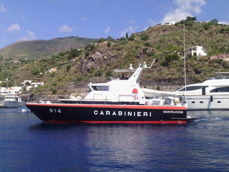 Isole Eolie – Serrati controlli dei Carabinieri, a terra e in mare: denunce e sanzioni su ben cinque isole