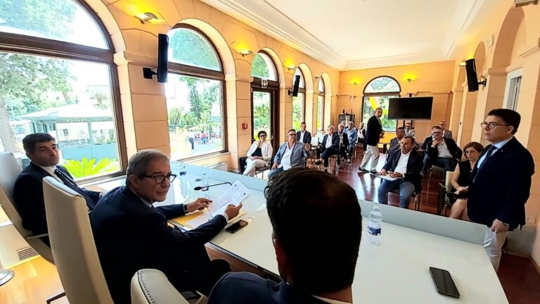 Il presidente della Regione Musumeci incontra delegazione delle marinerie siciliane. “A breve pagamento contributi per il settore”