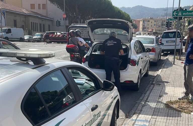 Uso di cellulari alla guida e casco: la Polizia Metropolitana di Messina eleva sanzioni per 5mila euro