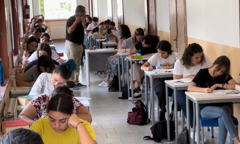 Maturità 2022 al via, ecco le tracce dell’esame di Italiano. Verga, Pascoli e Segre tra i selezionati