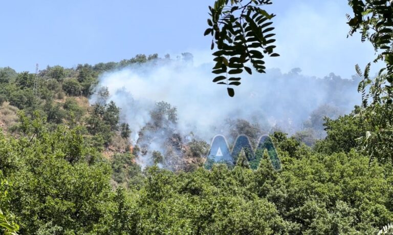 Castell’Umberto – Ripartito l’incendio in contrada Colamarco: il canadair era appena andato via