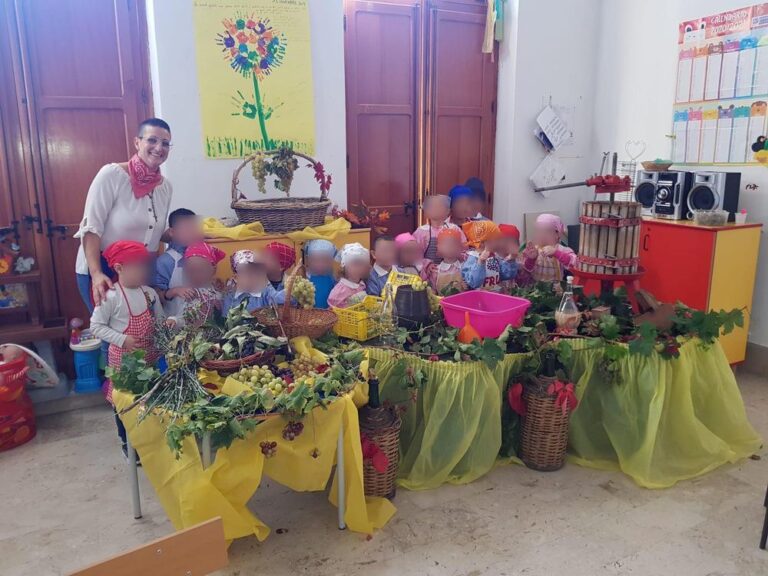 Santo Stefano Camastra, vendemmia in classe per i bimbi della materna “Favatà”