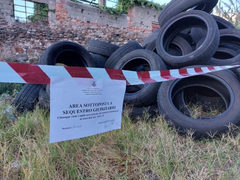 Scarica oltre 200 pneumatici nel torrente, denunciato venditore ambulante a Messina