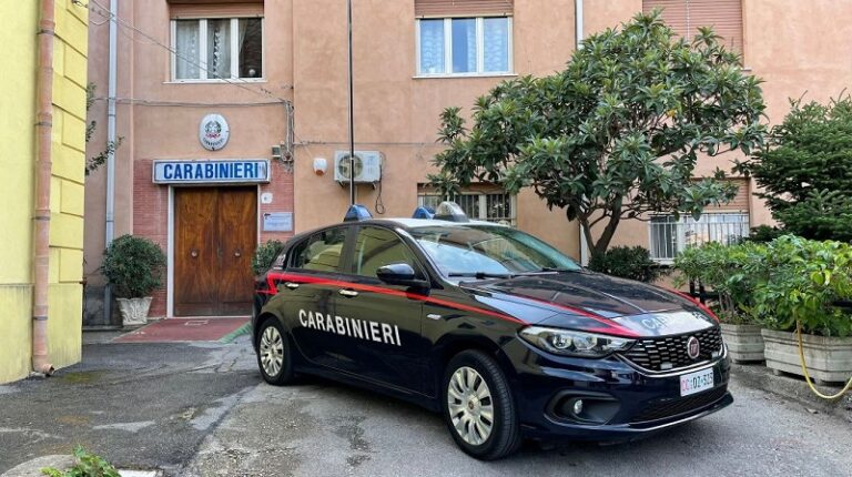 Gioiosa Marea – Aggredisce la madre, il compagno e i Carabinieri, poi palpeggia una donna: arrestato 58enne