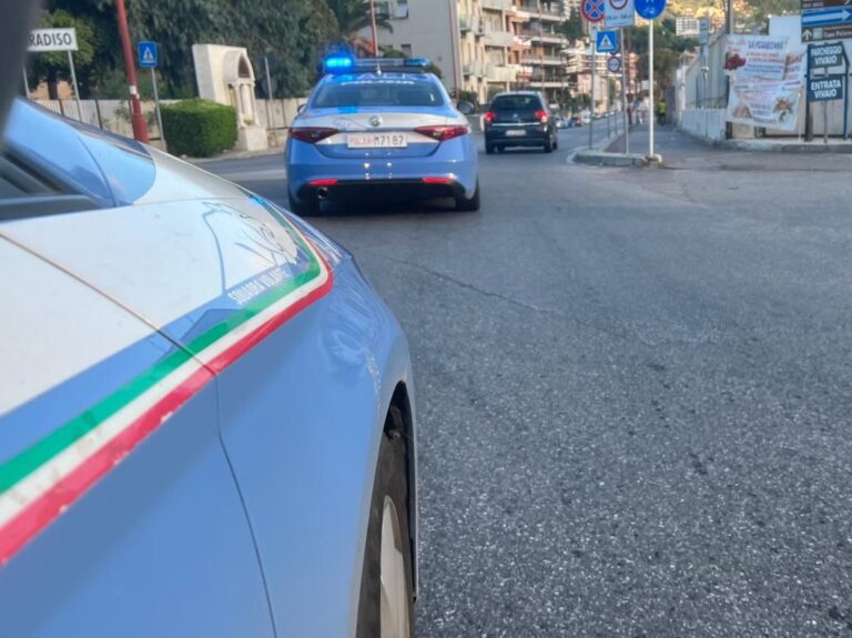 Ruba borsa in centro città a Messina, arrestato 22enne