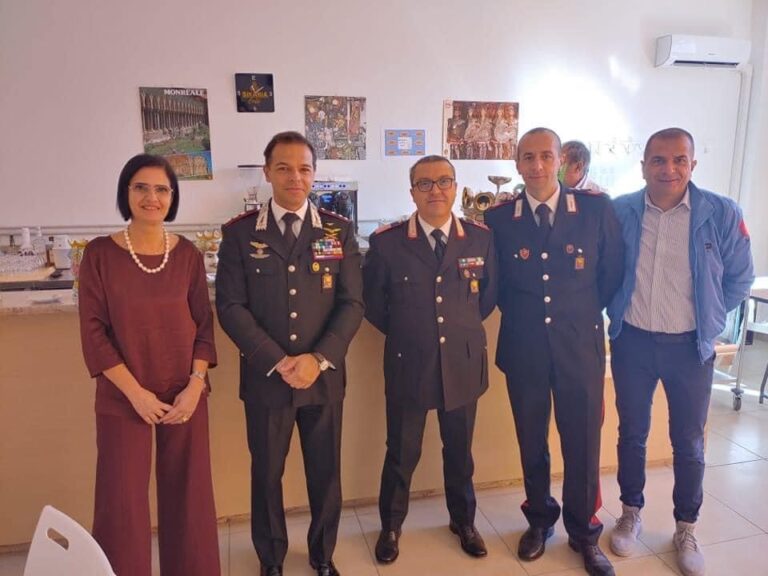 Santo Stefano Camastra, i Carabinieri parlano di bullismo, cyberbullismo e pericoli in rete agli studenti dell’IT Turismo e dell’Aberghiero