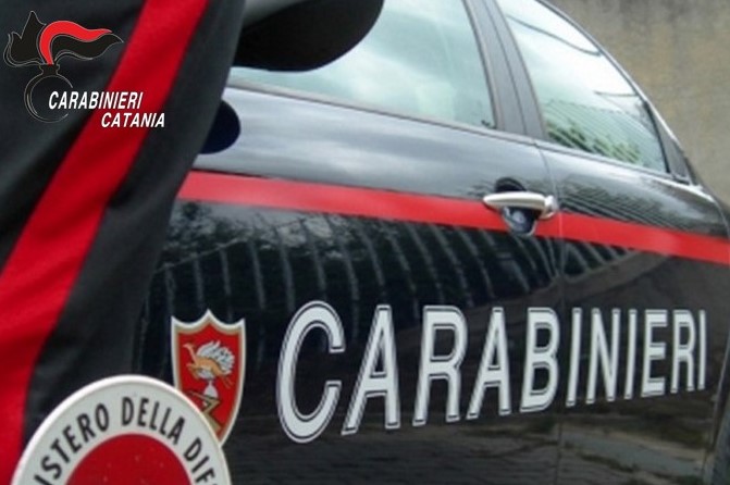 La figlia salva la madre dalle coltellate del padre: arrestato dai Carabinieri 38enne catanese