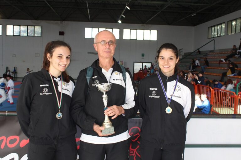 Campionato regionale karate: le sorelle Orlando, prima e seconda, hanno ottenuto il pass per i campionato nazionali, l’asd “Scuola Karate Patti” prima classificata per società