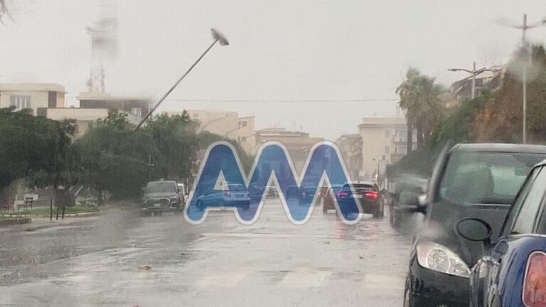 Sant’Agata Militello, palo a rischio caduta sul lungomare