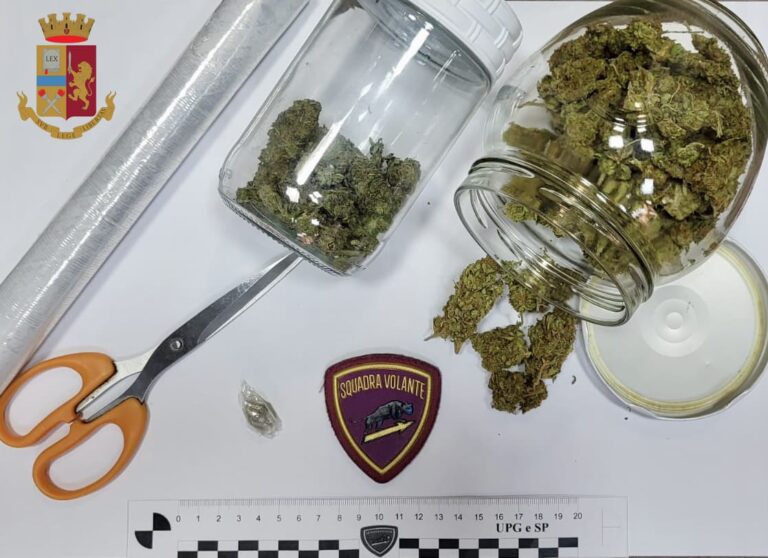 In auto con 1 kg di marijuana, arrestati 3 giovani messinesi