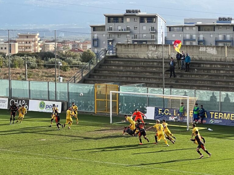 Calcio – Il Città di Sant’Agata sfiora l’impresa. L’ACR Messina sprofonda
