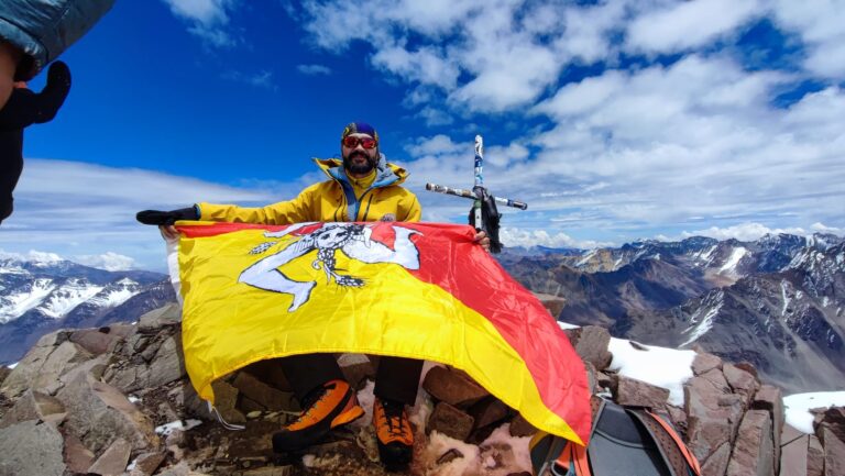 Il messinese Nunzio Bruno in Argentina scala la vetta del vulcano più alto del mondo: “Missione compiuta ma ho rischiato tanto”