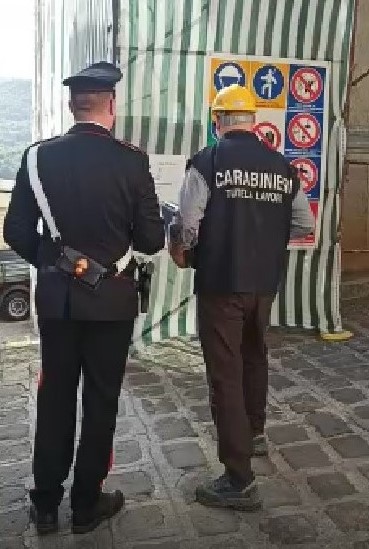 Giardini Naxos, presunte violazioni delle norme di sicurezza. Sospeso temporaneamente un cantiere