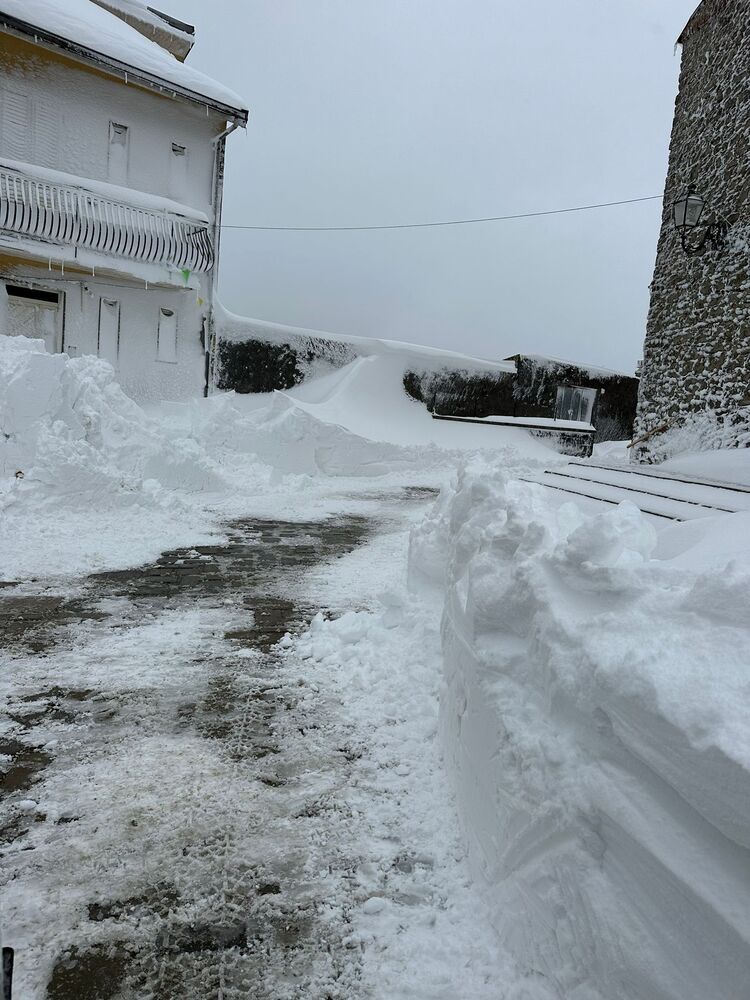 Neve sui Nebrodi: a Floresta amministrazione e volontari a lavoro per dare assistenza ai cittadini