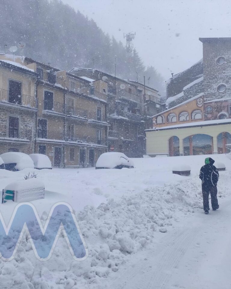 Meteo, il ciclone “Nikola” porta mareggiate e freddo nel messinese. Neve a Floresta e Santa Domenica Vittoria