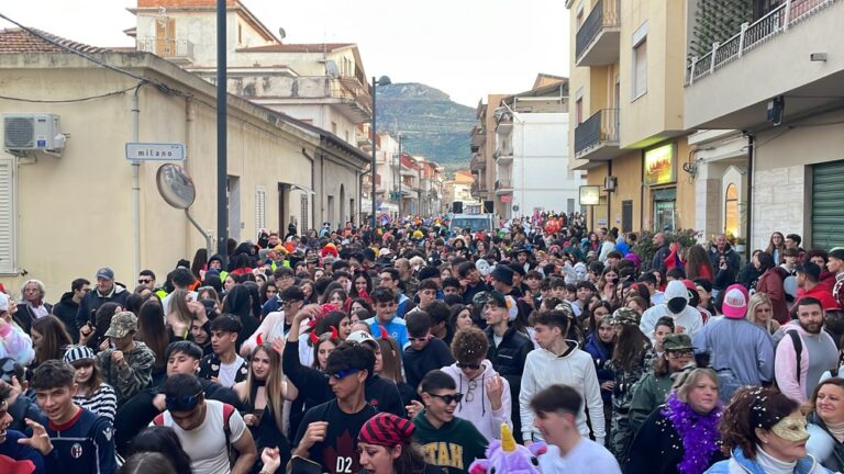 Torrenova: musica, balli e divertimento sino a notte fonda. Grande successo del carnevale