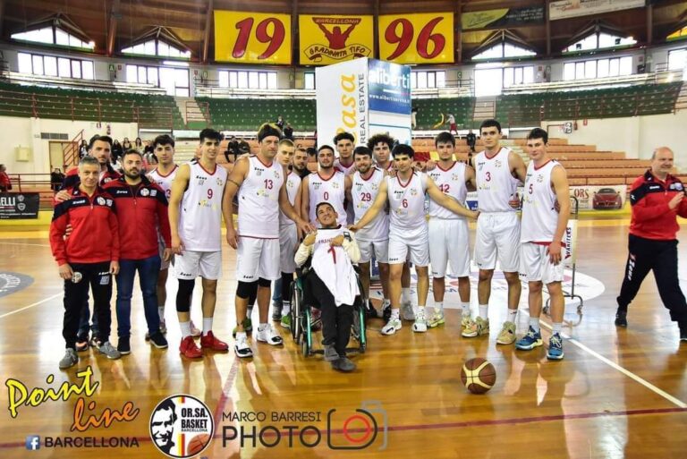 Orsa Basket Barcellona: Premiato il super tifoso “Ciccio”