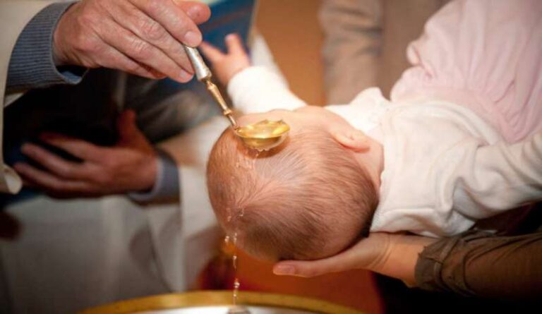 Villafranca Tirrena – Disinfettante nell’acquasanta, neonata finisce in ospedale dopo il battesimo