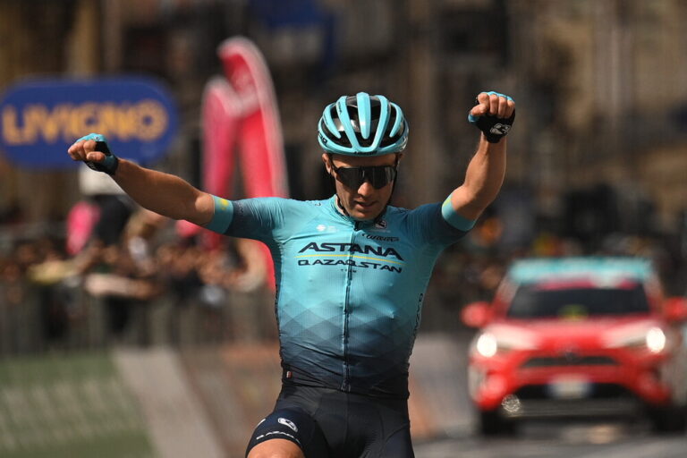 Giro di Sicilia: Alexey Lutsenko vince l’edizione 2023. Braccia al cielo al traguardo