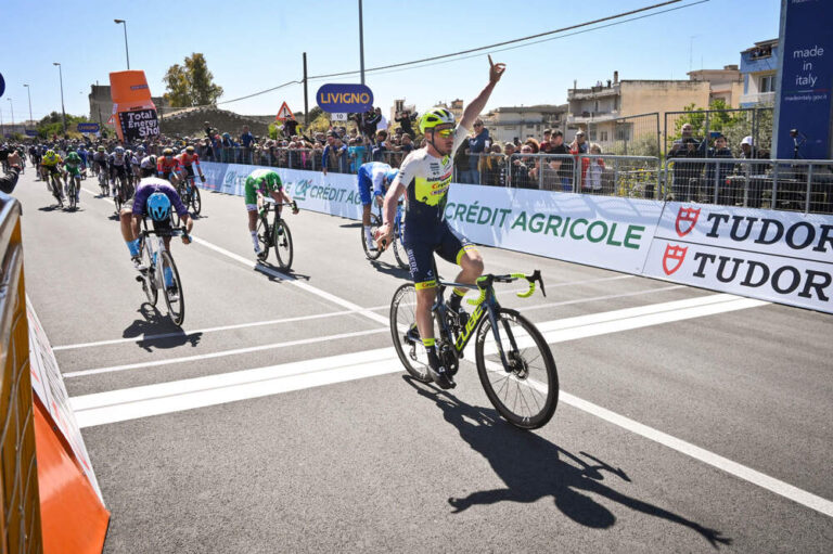 Giro di Sicilia, Niccolò Bonifazio conquista la tappa numero 2. Maglia giallo-rossa ancora a Fisher-Black