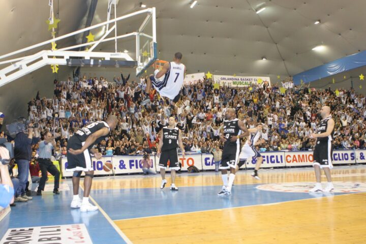 Il 14 aprile 2005 la storica prima promozione in Serie A dell’Orlandina Basket. Ricordi indelebili