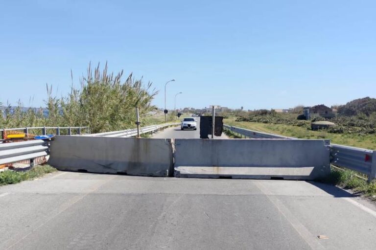 Chiusura ponte Mela, riunione in Prefettura. Per il by-pass ci vorranno 30 giorni