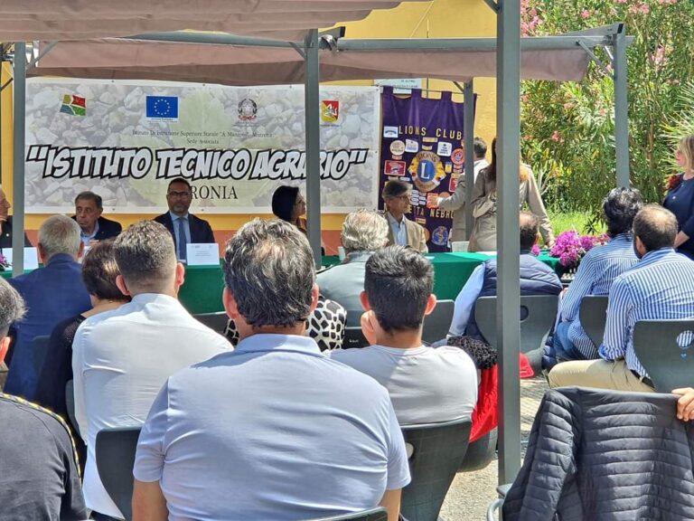 I.I.S. “Manzoni” – All’I.T. Agrario di Caronia evento dedicato all’ambiente e alla #BeatPlasticPollution – Le interviste