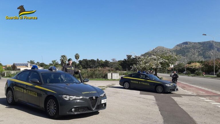 Palermo, finanziere libero dal servizio salva un uomo che vuole gettarsi dal ponte Corleone