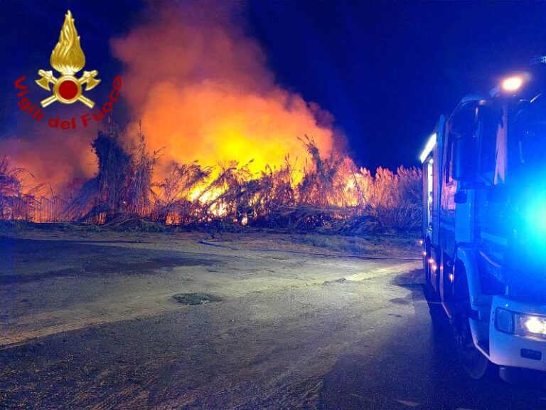 Milazzo: incendio in via Ciantro, fiamme spente alle 5.00 di questa mattina
