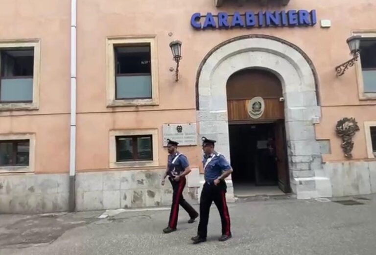 Chiedevano il pizzo anche dopo la cessazione dell’attività: arrestati 48enne e 80enne